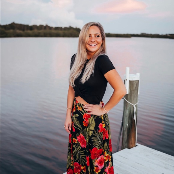 Meet your Posher, Natalie - Picture 3 of 4